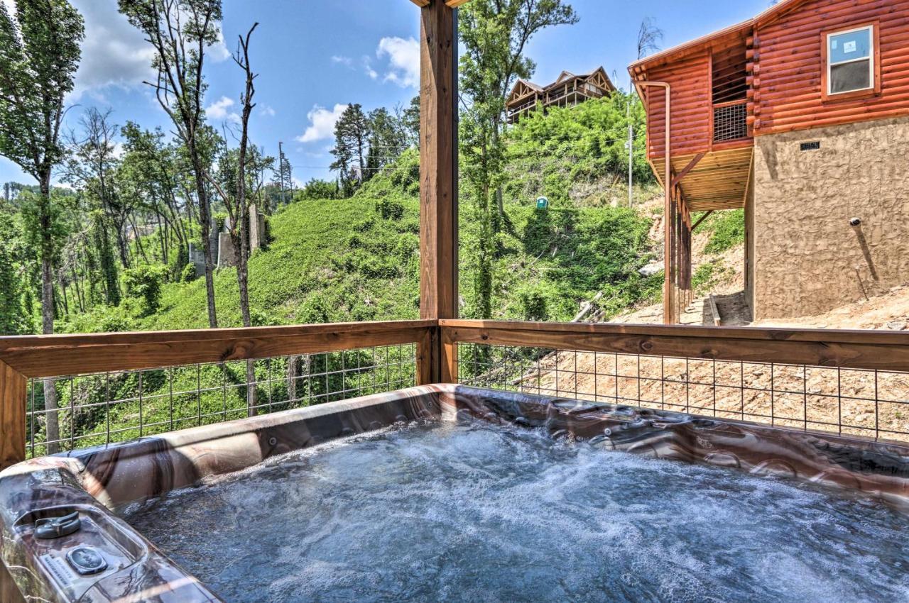 Modern Cabin With Hot Tub And Game Room In Gatlinburg! Exteriör bild