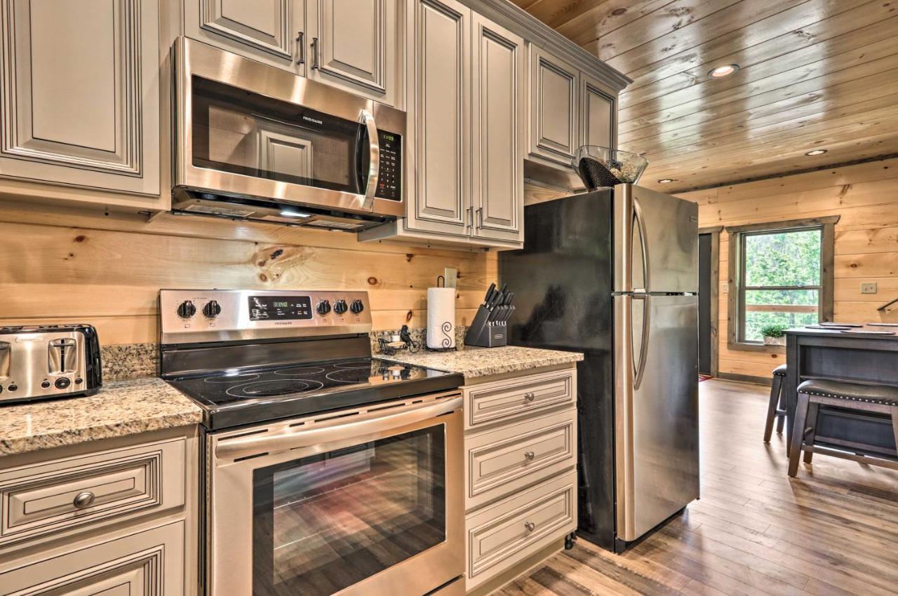 Modern Cabin With Hot Tub And Game Room In Gatlinburg! Exteriör bild
