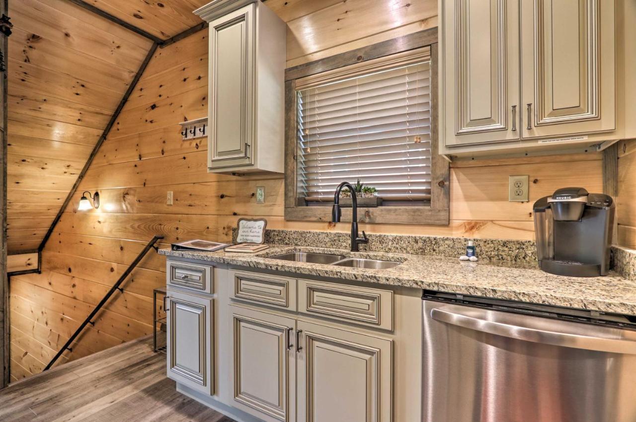 Modern Cabin With Hot Tub And Game Room In Gatlinburg! Exteriör bild