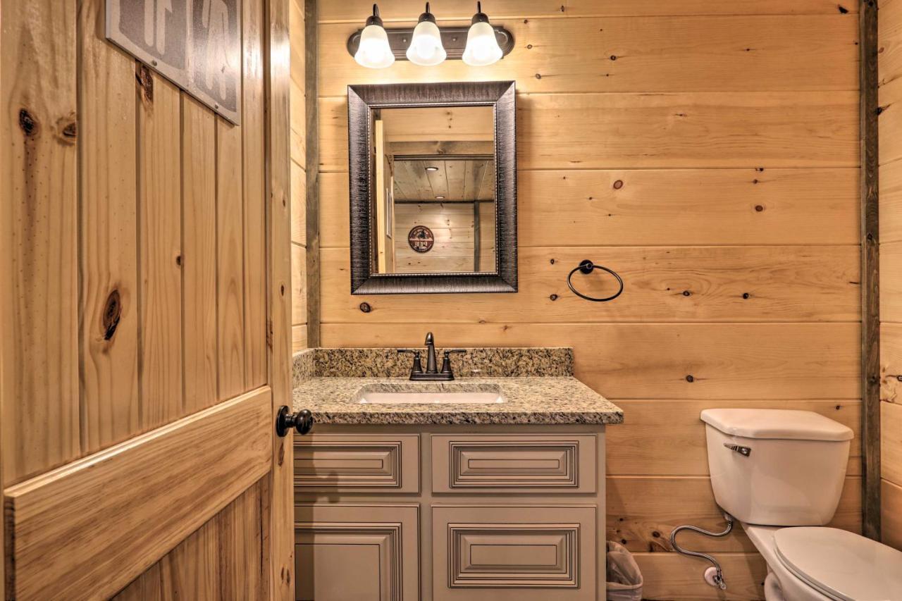 Modern Cabin With Hot Tub And Game Room In Gatlinburg! Exteriör bild