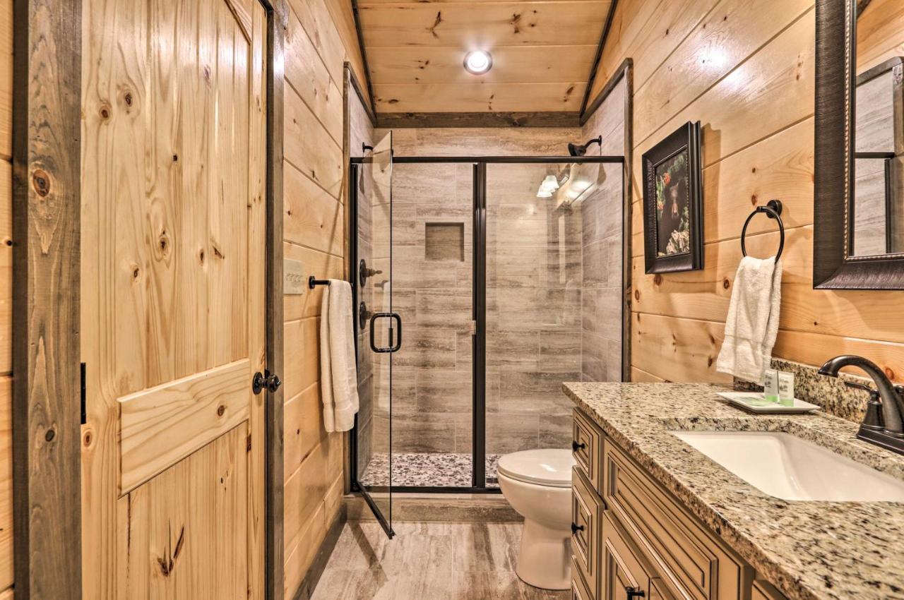 Modern Cabin With Hot Tub And Game Room In Gatlinburg! Exteriör bild
