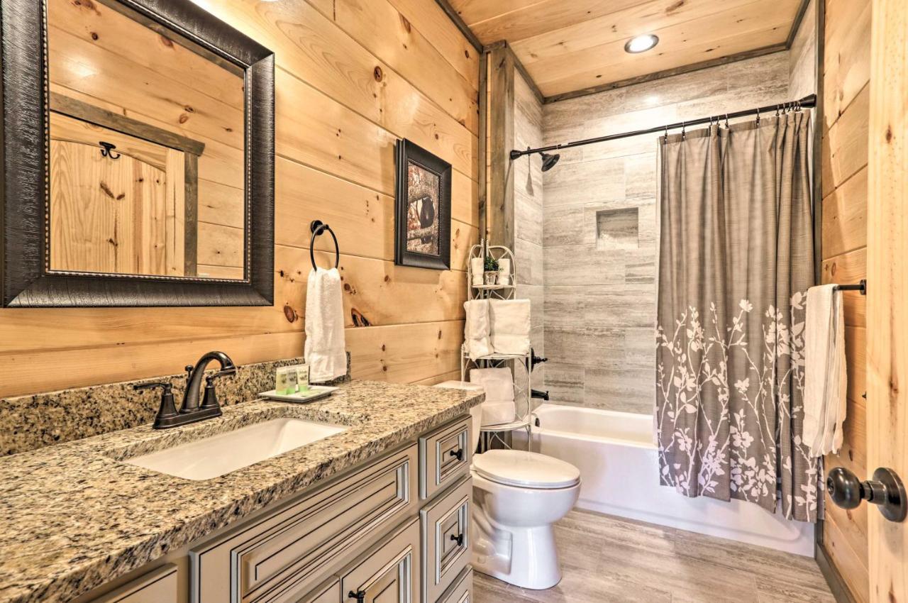Modern Cabin With Hot Tub And Game Room In Gatlinburg! Exteriör bild