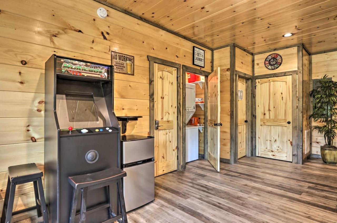 Modern Cabin With Hot Tub And Game Room In Gatlinburg! Exteriör bild