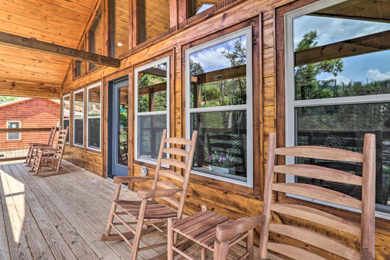 Modern Cabin With Hot Tub And Game Room In Gatlinburg! Exteriör bild